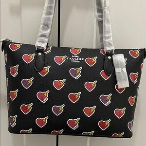 Coach (NWT) Gallery Tote Bag with Heart Bolt Print